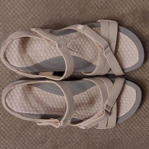 BareTraps Women's Danny Platform Sandal Ash